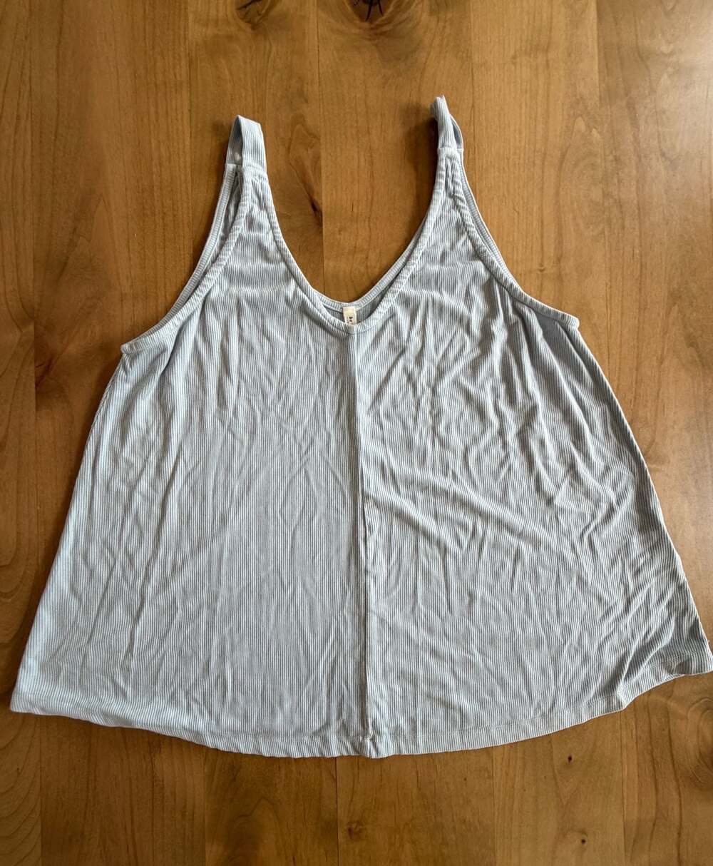 be cool Los Angeles Women's Ribbed V-Neck Flowy Swing Tank Top Light Blue Size L